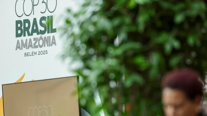 cop30belem2025amazonia Panfleto do evento COP30 na Amazônia em Belém em 2025, destacando temas de financiamento, transição justa e adaptação climática.