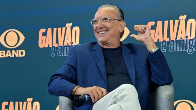 galvao-bueno-deixa-uti-tratamento-pneumonia-sp Galvão Bueno, celebridade brasileira, deixa UTI após tratamento de pneumonia em São Paulo, celebrando sua recuperação com sorriso e alegria em entrevista.