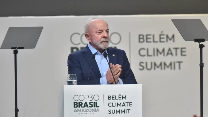 lula-anuncia-ameaca-do-gasto-militar-para-o-clima-e-o-risco-de-apocalipse-no-belm-climate-summit Lula durante a Conferência Belém Climate Summit, abordando os riscos do gasto militar para o clima e o potencial de causar um apocalipse.