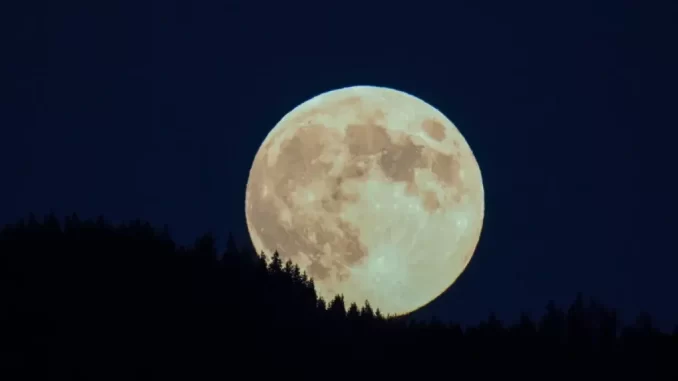 segunda superlua de 2025 poderá ser observada em todo o Brasil a partir desta quarta-feira, 5 de novembro