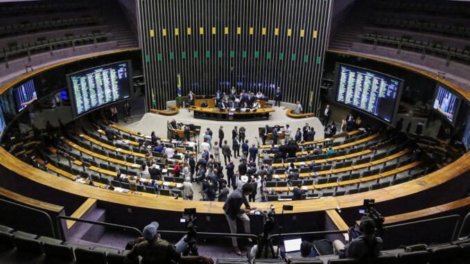 Imagem destacada - Lindbergh quer lista mensal que casse deputados por faltas seguidas