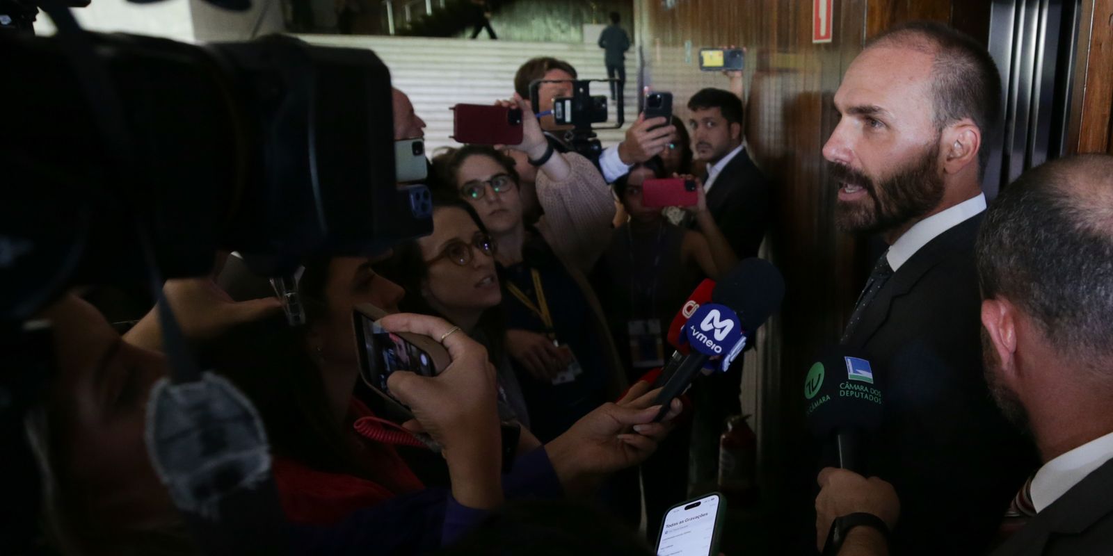 STF torna Eduardo Bolsonaro réu por pressão aos EUA, decide Turma - Imagem do artigo