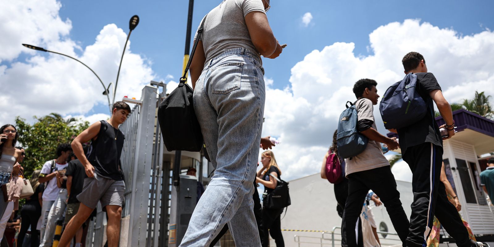 Sol forte e ansiedade marcam segundo dia do Enem 2025 no DF - Imagem do artigo