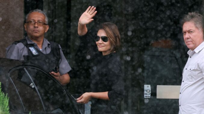 Imagem destacada - Michelle visita Bolsonaro na PF após aval de Moraes ao encontro