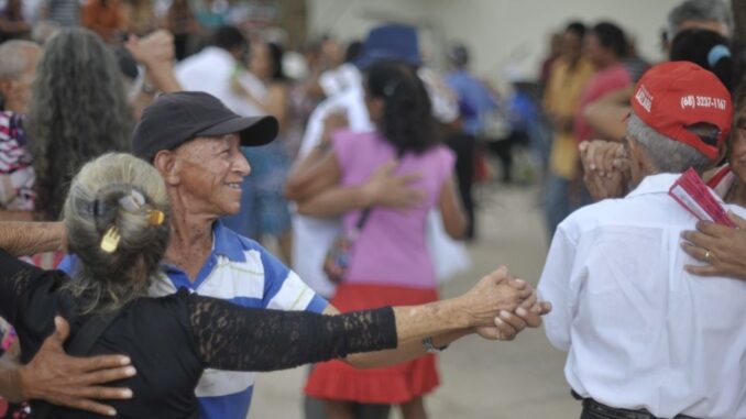 Imagem destacada - Expectativa de vida no Brasil atinge recorde de 76,6 anos