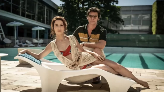 serie-hbo-max-revive-caso-angela-diniz-julgamentos Cena da série da HBO Max que revive o caso Ângela Diniz e seus julgamentos, mostrando personagens em clima de novela na beira de uma piscina