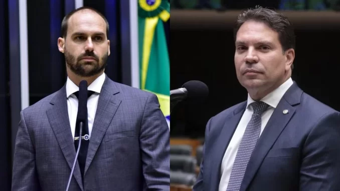 Imagem da Câmara dos Deputados com destaque para Alexandre Ramagem e Eduardo Bolsonaro, ligados à discussão sobre cassação de mandatos.