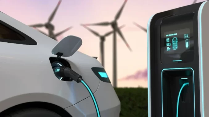 carros-eletricos-america-latina-auge-setor Carro elétrico sendo carregado em estação de recarga na América Latina, símbolo do crescimento do setor de veículos elétricos na região e da aceleração na transição para energia sustentável.