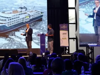 Palestra sobre Cruise360 Brasil 2026 em Santos com destaque para oportunidades para agentes de viagens, apresentado por especialista em evento de turismo.