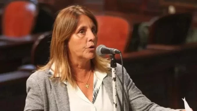 Deputada Lucinha em audiência, envolvimento com milícia no RJ é investigado e ela se torna ré, causando repercussão na política do Rio de Janeiro.