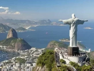 Vista do Cristo Redentor e a cidade do Rio de Janeiro com expectativa de R$ 3 bilhões em turismo para 2026.