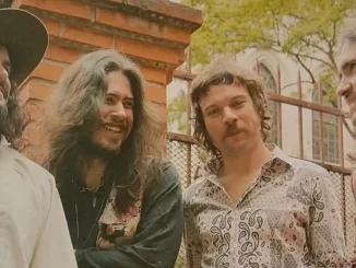 Hurricanes revive clássicos do The Doors em show no Blue Note em São Paulo, no dia 7 de janeiro, com músicos tocando roteiros emblemáticos da banda. banner do evento no Blue Note SP com data e artistas.