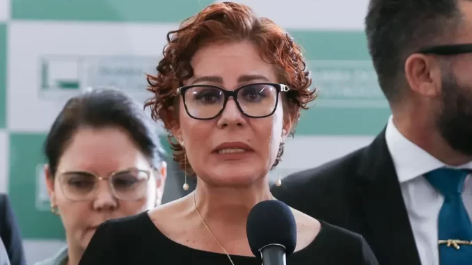 moraes-anula-voto-camara-cassa-mandato-carla-zambelli Moraes anula voto da Câmara e cassa mandato de Carla Zambelli em entrevista na imprensa brasileira.