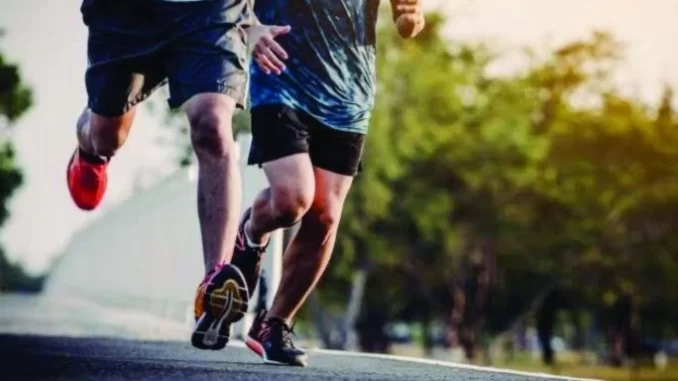 musculacao-reduz-lesoes-prolonga-carreira-corredores-png Corredores de rua praticando musculação para reduzir lesões e prolongar a carreira esportiva