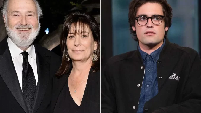 Imagem de Nick Reiner, filho do ator Rob Reiner, acusado de matar os pais, ao lado de seus pais em uma aparição pública.