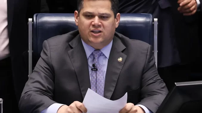 Imagem destacada - Sem mensagem do Planalto, Alcolumbre adia sabatina de Messias ao STF