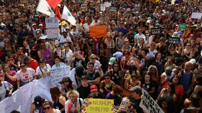 Imagem destacada - Ato na Paulista reúne milhares e exige punição dura ao feminicídio