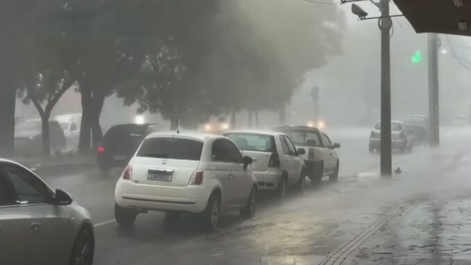 Imagem destacada - Inmet emite alerta vermelho no RS por ciclone extratropical hoje