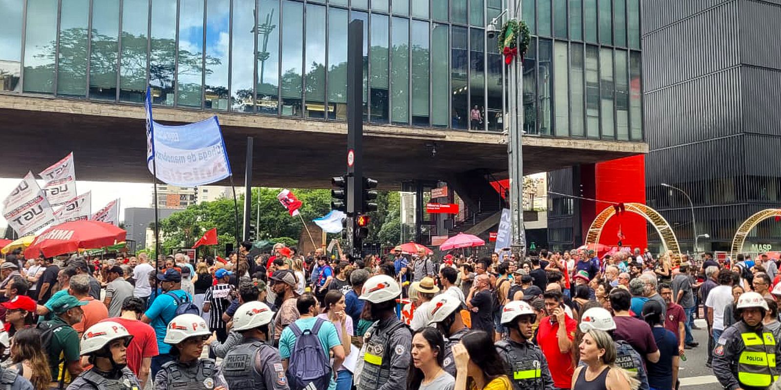Protestos em capitais do país reúnem atos contra PL da Dosimetria - Imagem do artigo