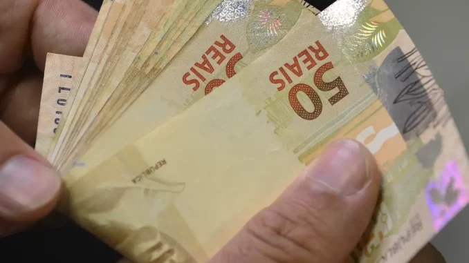 Imagem destacada - Segunda parcela do 13º salário deve chegar aos trabalhadores dia 19