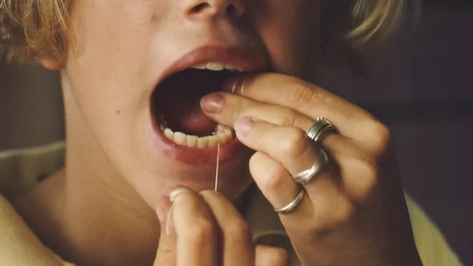 Imagem destacada - Mau hálito pode sinalizar problemas de saúde além da higiene bucal