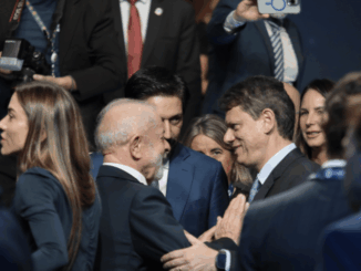 Lançamento do SBT News gera repercussão política e social com políticos e jornalistas presentes em evento.