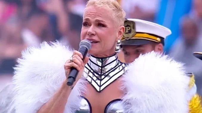 xuxa-ultima-voo-da-nave-allianz-parquejulho Xuxa levando 'O Último Voo da Nave' ao Allianz Parque em julho, cantando e emocionando público, vestida com figurino brilhante e detalhes em pelúcia, em show inesquecível.