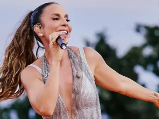 Ivete Sangalo apresentando-se no Carnaval de São Paulo em um trio elétrico gratuito no dia 7 de fevereiro, animando o público com seu talento e energia.