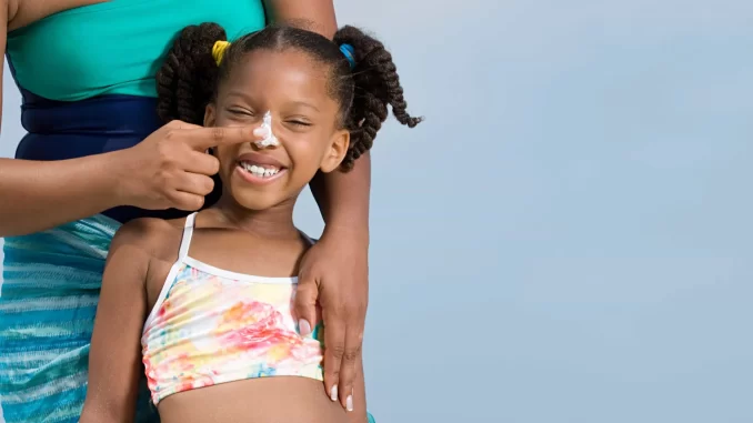 Imagem destacada - Pediatra orienta uso de FPS 30 em crianças a cada duas horas