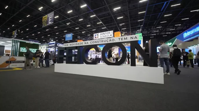 Feicon 2026 promove debate sobre avanço feminismo na construção civil, destacando inovação e inclusão no setor durante evento em São Paulo.