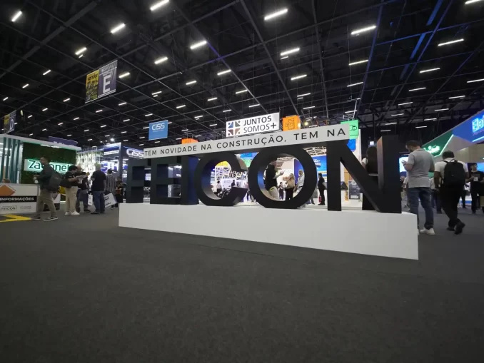 Feicon 2026 promove debate sobre avanço feminismo na construção civil, destacando inovação e inclusão no setor durante evento em São Paulo.