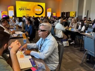 Participantes no Speed Meeting MICE 2026 em São Paulo, reunindo compradores e fornecedores dos setores de eventos e viagens em um evento de networking e negócios.