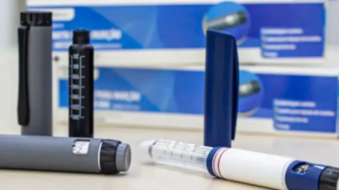 anvisa-avaliao-oito-remedios-semaglutida Imagem de remédios e seringas em consulta na Anvisa, avaliando oito medicamentos de semaglutida após o fim da patente.