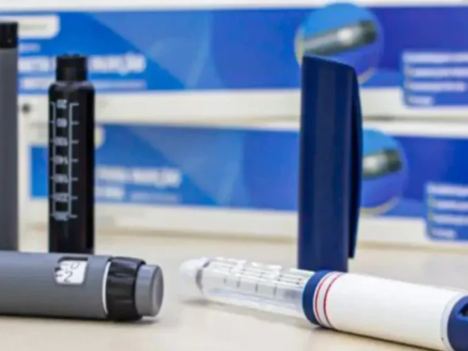 Imagem de remédios e seringas em consulta na Anvisa, avaliando oito medicamentos de semaglutida após o fim da patente.